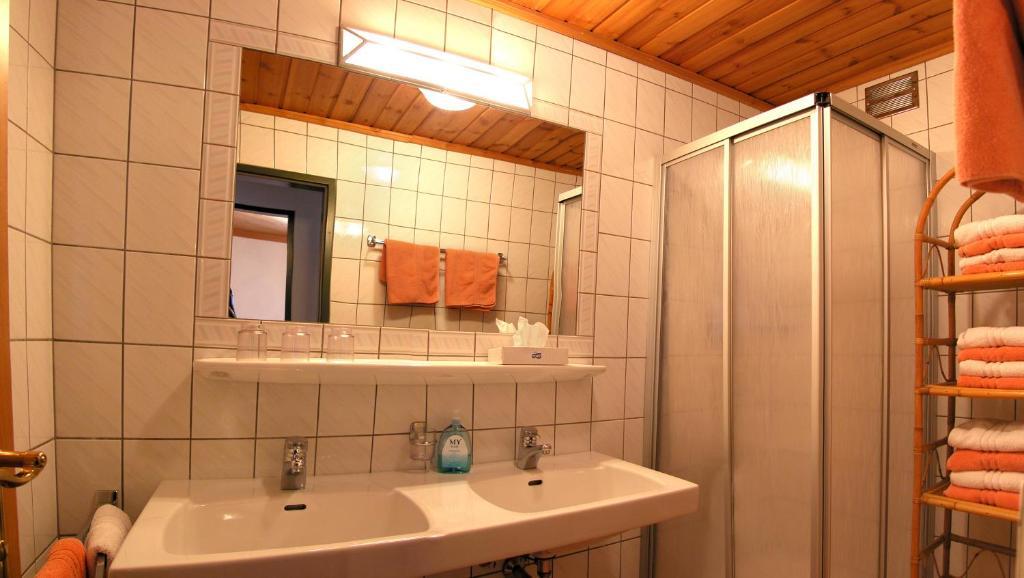 Haus Am Platz - Weitgasser Altenmarkt im Pongau Habitación foto